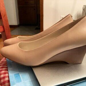 NWOT. Cole Haan cream colored wedge heel pointed toe pumps size 7.5B